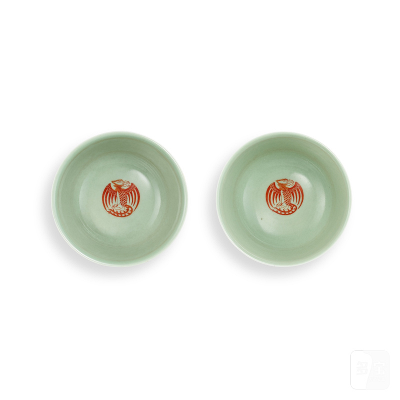 A pair of celadon-ground iron-red 'phoenix' bowls, Seal marks and period of Daoguang | 清道光 豆青地礬紅團鳳紋盌 《大清道光年製》款 - 图3